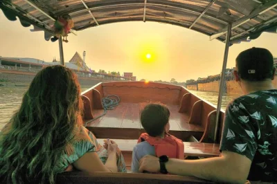 Descubra os templos antigos de ayutthaya, faça um passeio privado de barco ao pôr do sol e veja as ruínas iluminadas à noite com guia local. inclui taxas e água mineral.