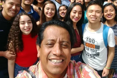 Scopri san miguel de allende con un tour a piedi di due ore guidato da una guida locale certificata. immergiti nella storia, arte e cultura con percorsi accessibili e racconti esclusivi.