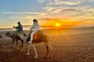 Vivi il marocco da fes a marrakech con guida locale, trekking a dorso di cammello sulle dune di erg chebbi, notte in campo nel deserto e visita a ouarzazate. pickup incluso.