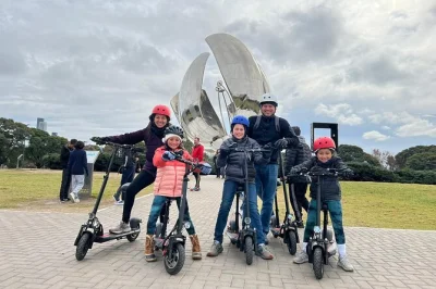 Recorre palermo y recoleta en e-scooter, comparte mate con locales y prueba un alfajor. grupos pequeños, guía local y todo el equipo incluido—vive buenos aires de otra manera.