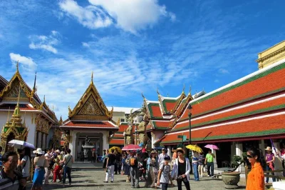 Conheça o grand palace, wat pho e wat arun em bangkok com um guia local em tour privado de meio período. inclui traslado, ingressos e água.