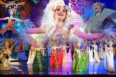 Vivi l’iconico spettacolo cabaret tiffany’s di pattaya con posti riservati, performance vivaci e un’atmosfera accogliente. include il biglietto d’ingresso per una prenotazione semplice.