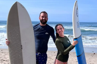 Apprenez à surfer à santa teresa ou playa hermosa avec un guide local, cours privé et matériel inclus. transfert assuré pour une expérience sans souci.
