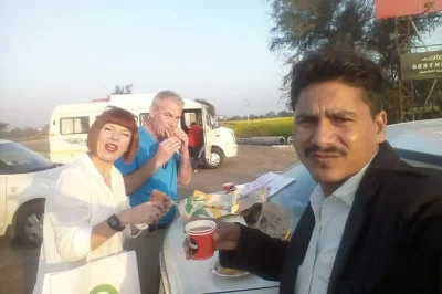 Erlebe jaipurs königliche festungen, stufenbrunnen und lebhafte basare bei einer privaten tagestour mit lokalem guide – alle eintrittsgelder inklusive. abholung und rückfahrt inklusive.