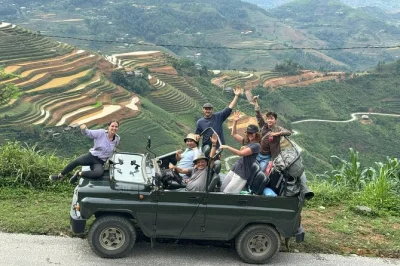 Scopri i passi mozzafiato di ha giang, i villaggi etnici e il panorama di ma pi leng in un tour di 2 giorni in jeep aperta con guida locale, pasti inclusi e trasferimenti.
