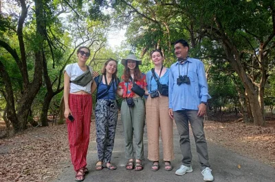 Descubra o parque nacional keoladeo em bharatpur com guia local, passeio exclusivo de rickshaw e entrada sem filas. inclui transfers de agra e todos os ingressos.