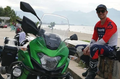 Recorre de hue a hoi an o da nang con un guía local, nada en calas escondidas, explora las montañas de mármol y disfruta un almuerzo típico. incluye entradas y equipo de protección para un día s