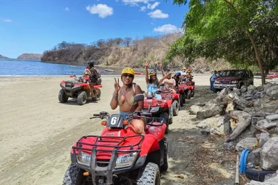Scopri il lato selvaggio della costa rica con un tour in atv da playa flamingo, tra sentieri sterrati, scimmie, uccelli e villaggi locali accompagnati da una guida esperta.