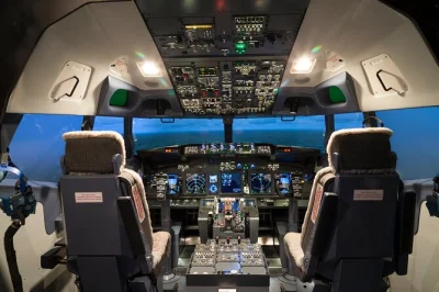 Em milão, pilote um simulador boeing 737 com a orientação de um piloto experiente. escolha seu destino dos sonhos e viva a experiência real de um cockpit.