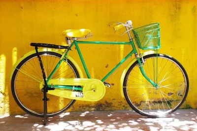 Pédalez dans les quartiers français, musulmans et tamouls de pondichéry à vélo vintage avec un guide local. casque, eau en bouteille et petit groupe inclus.