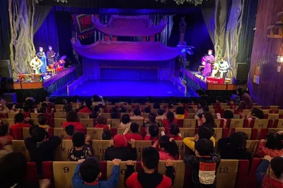 Viva a experiência do teatro de marionetes na Água thang long em hanoi com assentos reservados, entrada sem fila e horários flexíveis. acesso para cadeirantes incluso.