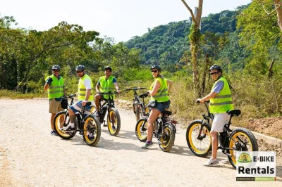 Pedala in e-bike da puerto vallarta fino alle colline di vallejo, attraversa il fiume cuale e goditi il malecon. tour guidato con acqua inclusa.