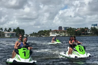 Erlebe in pompano beach den schnellen start mit neuen jet skis direkt im meer – keine langen fahrten durch kanäle, inklusive kompletter ausrüstung und sicherer begleitung.