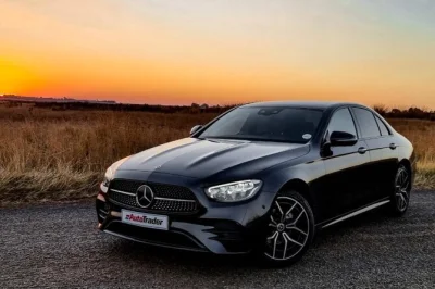 Private airport transfer in johannesburg with meet & greet, flight tracking, and air-conditioned luxury car. includes hotel pickup and professional local driver.