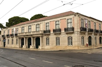 Descubra o museu nacional dos coches em lisboa com e-ticket sem fila e áudio guia no celular. entrada garantida, conteúdo offline e visita no seu ritmo.