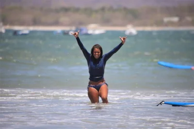 Apprenez à surfer à tamarindo avec des cours privés donnés par des locaux, tout le matériel et le transfert inclus. vivez la vraie culture surf avec un accompagnement personnalisé, quel que soit