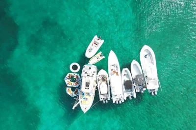 Em st thomas, vá de jet ski até o famoso barco pizza pi e saboreie pizza estilo nova york no mar. inclui jet ski, assento garantido e guia local.