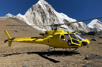 Fliegen sie mit dem privat-hubschrauber von kathmandu zum everest base camp und gokyo, landen sie am kalapathar für fotos, genießen sie frühstück im everest view hotel – inklusive hoteltransfer.