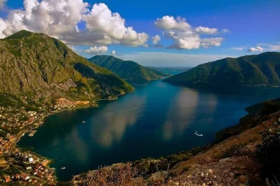 Scopri la baia di kotor e la madonna dello scoglio con un tour privato in montenegro, soste personalizzate, trasporto climatizzato e guida locale. include il pick-up.