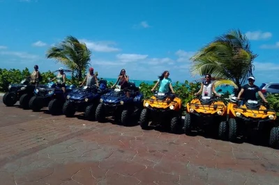 Recorre la costa de new providence en atv, visita queen’s staircase, prueba el guava duff y disfruta snacks locales. incluye recogida y agua para tu aventura.