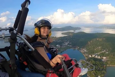 Vuela en paramotor sobre phuket con piloto certificado, disfrutando vistas de phi phi, bahía de chalong y big buddha. incluye video gopro y todos los costos.