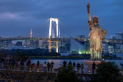 Descubra tóquio em um dia: templos, ruas iluminadas e o mercado tsukiji. carro privado, paradas flexíveis e motorista bilíngue para um passeio fácil de reservar.