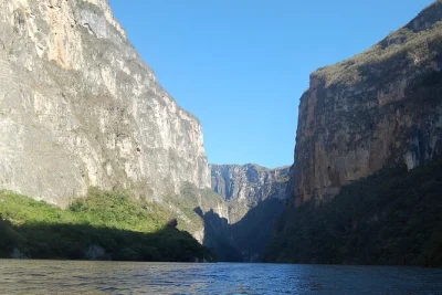 Vivi la brezza sul fiume nel canyon del sumidero, osserva la fauna e scopri le vie vivaci di chiapa de corzo. include pickup in hotel e guida locale.