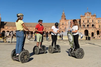 Explore o centro histórico de sevilha, triana e plaza de españa em um passeio de segway com guia local. inclui equipamento de segurança, treinamento rápido e histórias ao vivo.