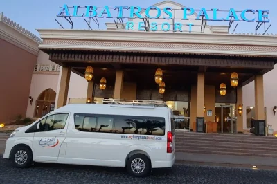 Traslado privado desde el aeropuerto de hurghada a safaga o soma bay. viaje seguro, cómodo y confiable con conductores locales. reserva fácil online.