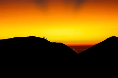 Descubra o monte agung em bali com um trekking ao nascer do sol saindo do templo besakih, incluindo traslado do hotel, café da manhã e guia local especializado.