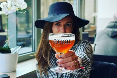 Experimente cervejas belgas e chocolates no centro de bruxelas. tour guiado com paradas na grand-place, galerias reais e manneken pis. reserve já.