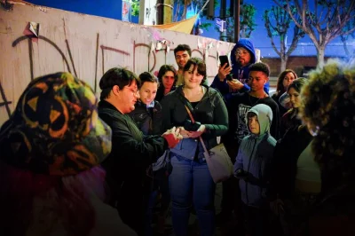 Erkunde san franciscos mysteriöse chinatown bei nacht, nutze echtes geisterjäger-equipment und höre spannende true-crime-geschichten von einem profi – inklusive emf-detektor.