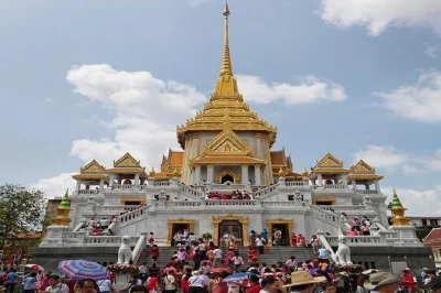 Explore os templos, mercados e palácios vibrantes de bangkok em um tour privado. inclui traslado do hotel, ingressos e guia em inglês para um dia tranquilo.