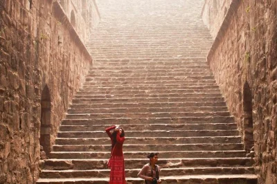Scopri delhi autentica con un tour tra dhobi ghat, il pozzo agrasen ki baoli e i tranquilli lodhi gardens, con pick-up in hotel e pranzo tipico incluso.