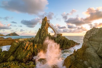 Watch cliff divers leap, explore mazatlan’s cathedral and open market, and relax in the golden zone with beach time—includes drinks, ac transport, and local guide.