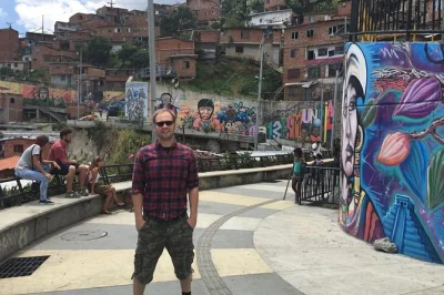 Explore medellin’s pablo escobar sites and comuna 13 street art with a local guide. private tour, hotel pickup, real stories, and authentic experiences.