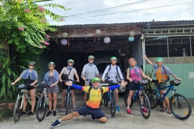Explore o verdadeiro delta do mekong com ciclismo, caiaque e o mercado flutuante cai rang. vida local autêntica, hospedagem em casa de família e experiências fora do circuito turístico.
