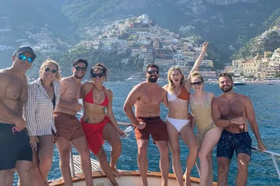 Excursión privada en barco de día completo por la costa de amalfi. nada en li galli, visita positano, almuerza en conca dei marini y explora la catedral de amalfi.