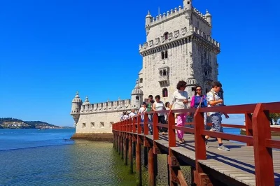 Explore o bairro de belém em lisboa a pé. visite o mosteiro dos jerónimos, a torre de belém e prove os autênticos pastéis de belém. reserve seu passeio guiado agora.
