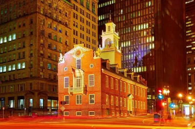 Scopri la storia di boston con un tour a piedi di 70 minuti lungo la freedom trail, visitando faneuil hall, king’s chapel e boston common con una guida locale. tutti i punti salienti inclusi.