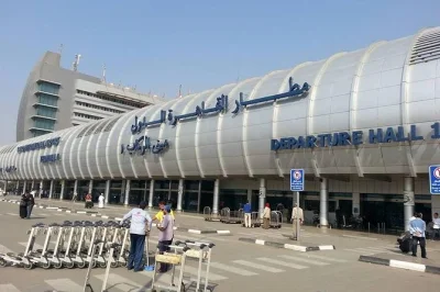 Le caire, transfert privé aéroport avec accueil personnalisé dans le hall d’arrivée, trajet direct vers votre hôtel à le caire ou gizeh. réservez à toute heure, sans stress.