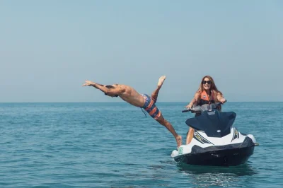 Découvrez dubai en jet ski de la marina à atlantis et burj al arab. encadré, sécurisé, photos incluses. réservez votre aventure d’1 heure dès maintenant.