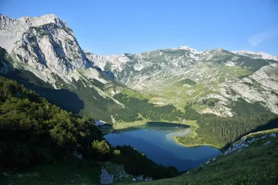 Descubre bosnia salvaje con una caminata al maglic, nada en el lago trnovacko y acampa bajo las estrellas. incluye transporte y comidas.