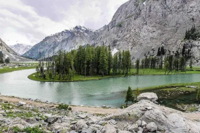 Discover kalam and mahodand lake on a 4-day guided tour. experience swat valley’s landscapes, local culture, and public transport options. book now.