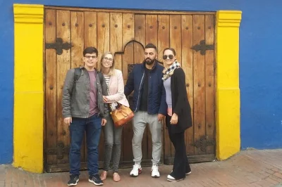 Découvrez le musée de l’or de bogotá, monserrate, la plaza de bolívar et la candelaria lors d’une visite privée flexible. accessible en fauteuil roulant. réservez votre place dès maintenant