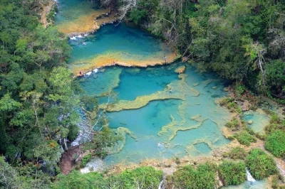 Guatemala: nuota nelle piscine turchesi di semuc champey, esplora le rovine di tikal all’alba, naviga il río dulce fino a livingston e ammira la stela più alta di quiriguá. include transfer, guid