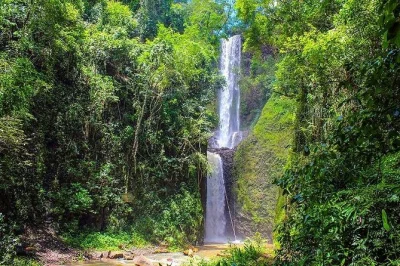 Descubre brotas y su ecoparque cassorova con dos cascadas, senderos entre bosque, piscinas naturales y rutas fáciles para recorrer a tu ritmo. parking gratis y todas las comodidades incluidas.