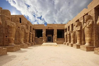 Entdecken sie luxors antike wunder bei einer privaten tagestour. besuchen sie das tal der könige, den tempel der hatschepsut, karnak und den luxor-tempel mit einem erfahrenen Ägyptologen.