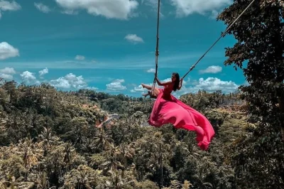 Entdecke ububs reisfelder, wasserfälle, tempel und kunsthandwerk auf einer privaten tagestour mit guide. inklusive hoteltransfer, dschungelschaukel und insider-tipps.