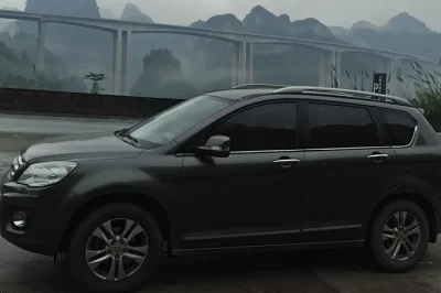 Von fenghuang nach guilin oder yangshuo im privaten transfer mit optionalem halt im chengyang dong dorf. flexible abgabe, lokaler fahrer und einfaches mittagessen inklusive.